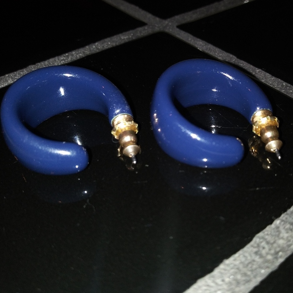 Vintage bakelite earrings in a cobalt blue tone